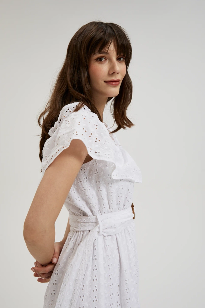 Letnia sukienka midi z paskiem biała