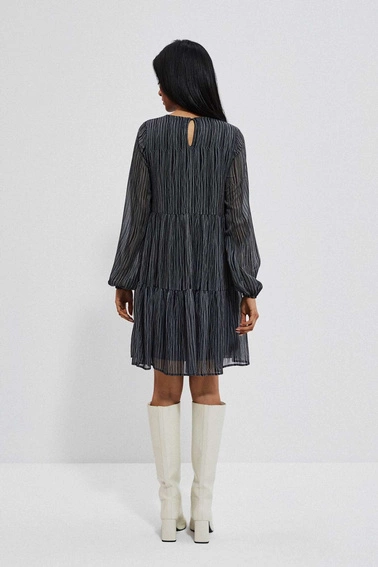 Trapezowa sukienka z printem czarna