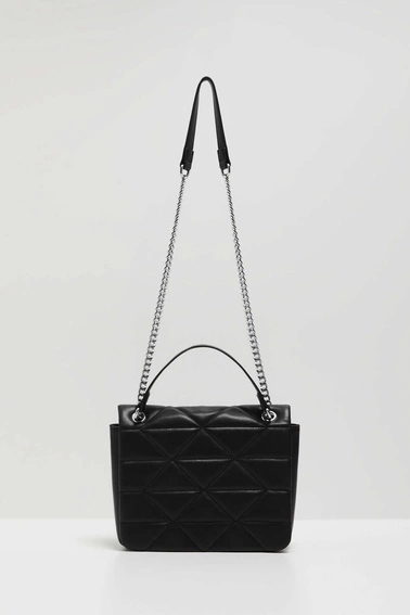 Pikowana torebka z regulowanym uchwytem czarna