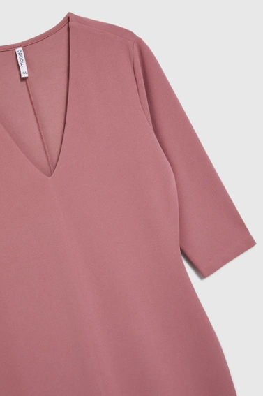 Gładka sukienka z dekoltem w serek pudroworóżowa