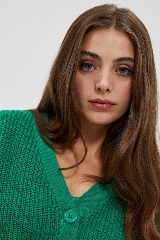 Krótki kardigan zapinany na guziki zielony