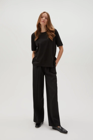 Bluzka z koralikami na rękawach czarna 