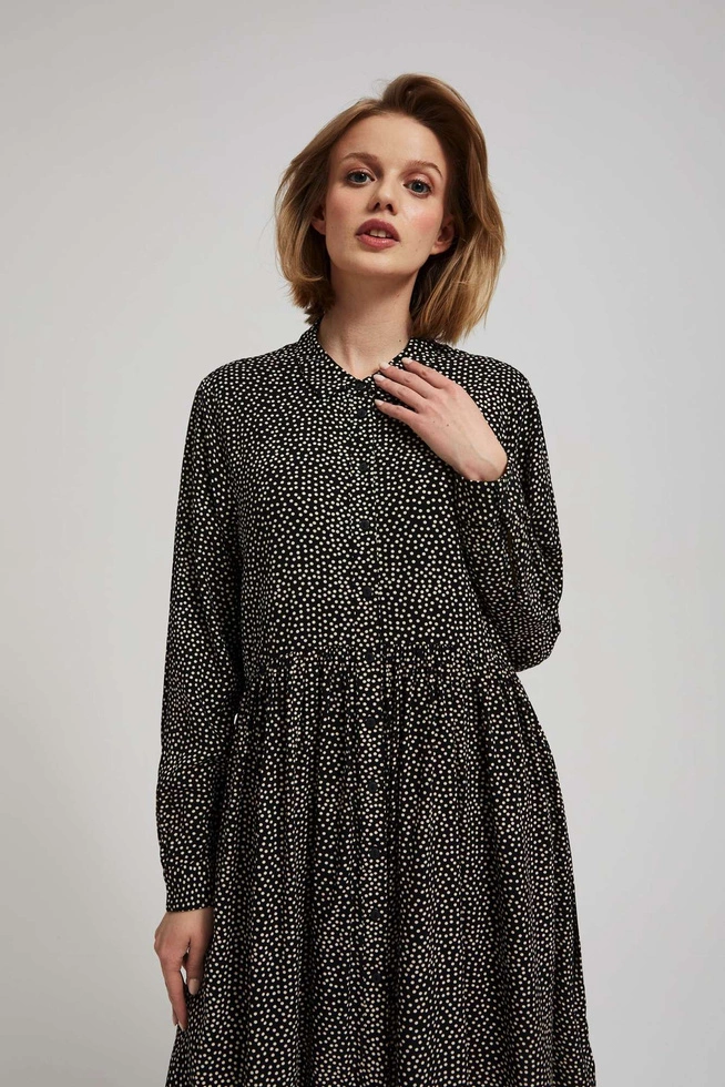 Koszulowa sukienka z rozkloszowanym dołem czarna