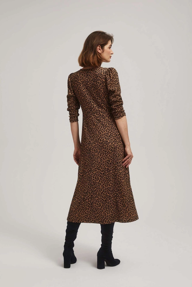 Sukienka midi w panterkę brązowa