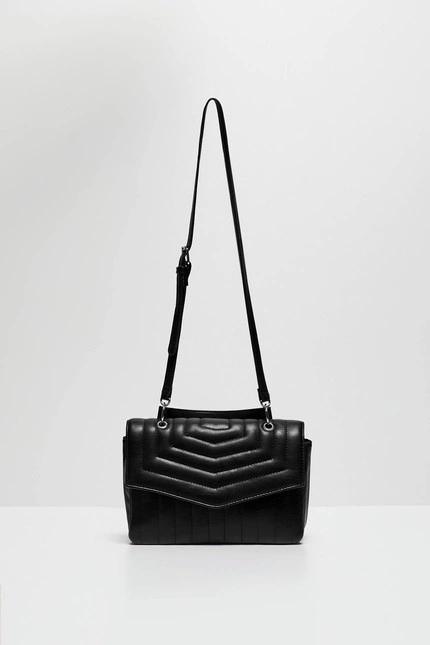 Pikowana torebka na ramię czarna