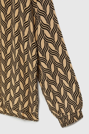 Wzorzysta koszula o prostym fasonie beżowa