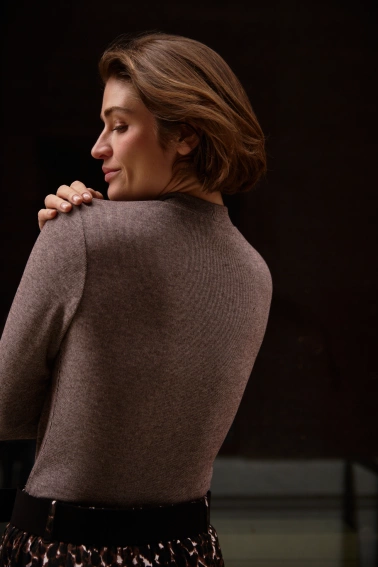 Bluzka z golfem brązowa