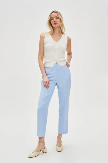 Dopasowany top z ozdobnymi guzikami beżowy