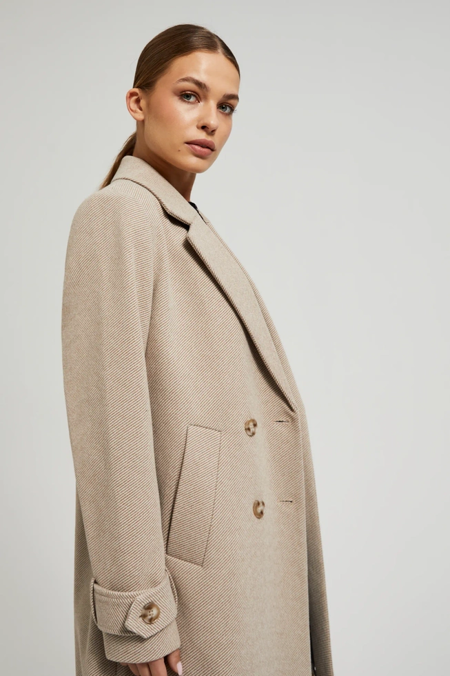 Elegancki długi płaszcz beżowy