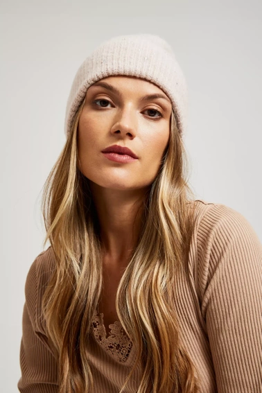 Dzianinowa czapka pudrowo-różowa