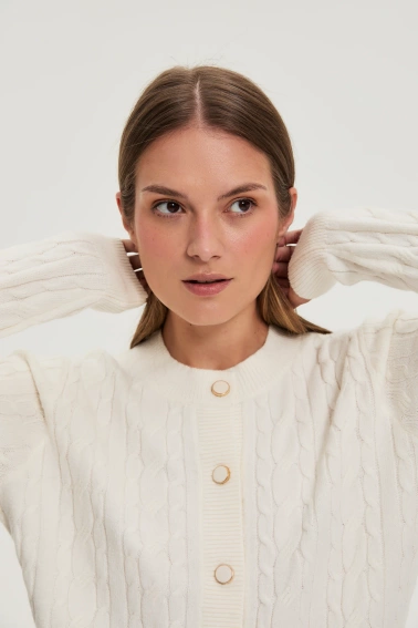 Sweter z ozdobnym splotem ecru