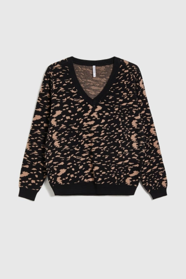 Sweter o prostym fasonie czarny