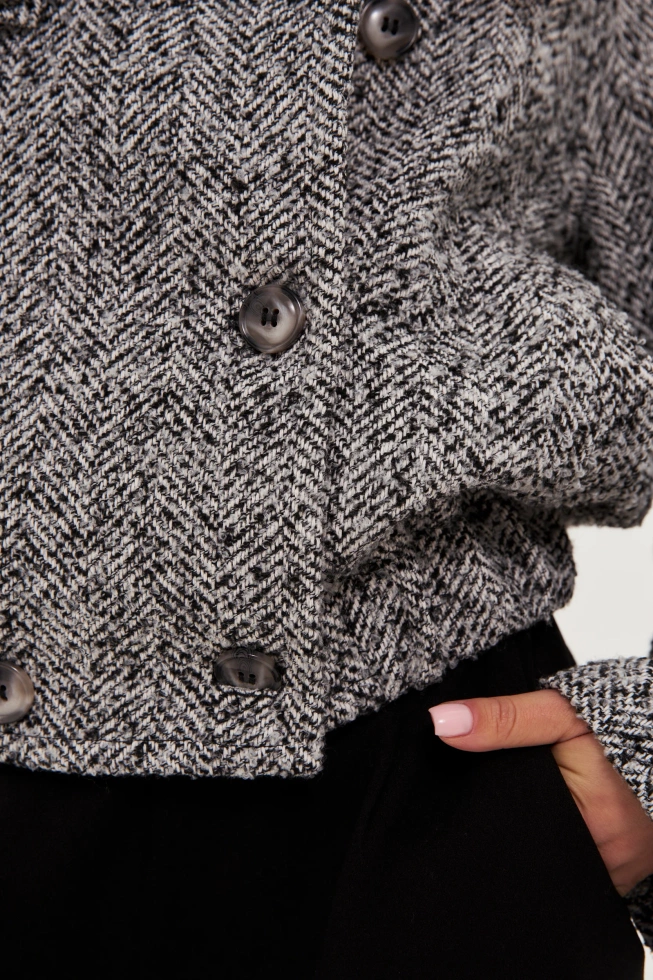 Krótki płaszcz czarno-biały