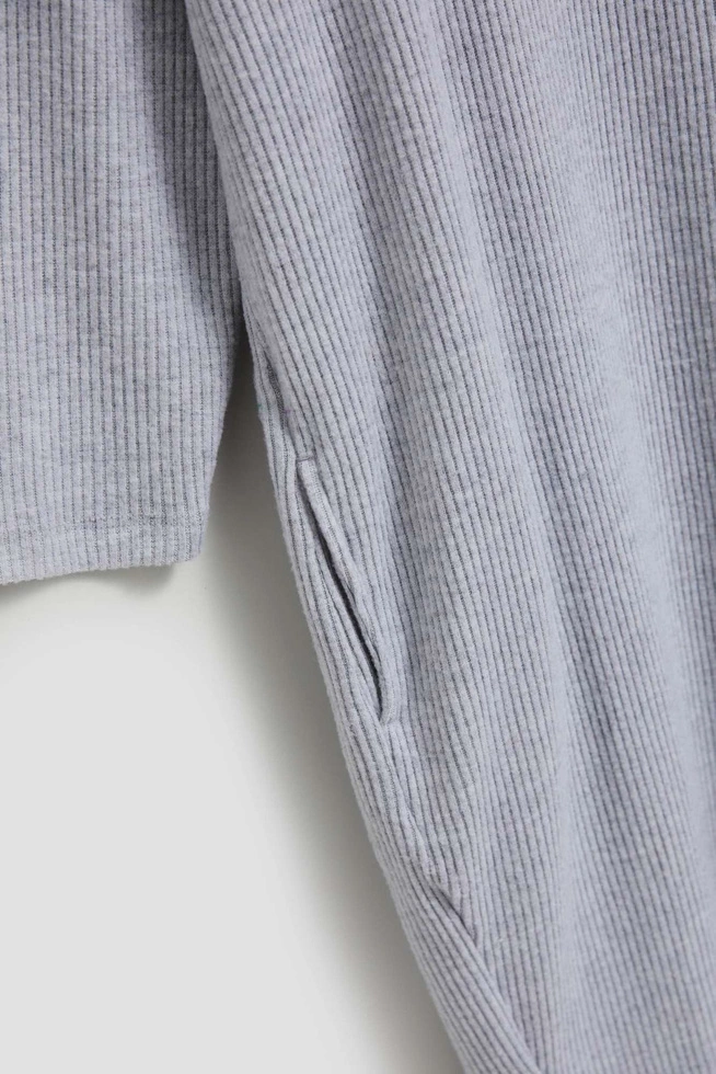 Sukienka z golfem szara