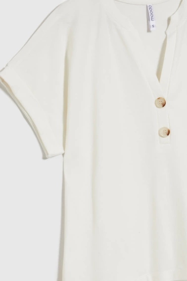 Bluzka z guzikami na dekolcie biała