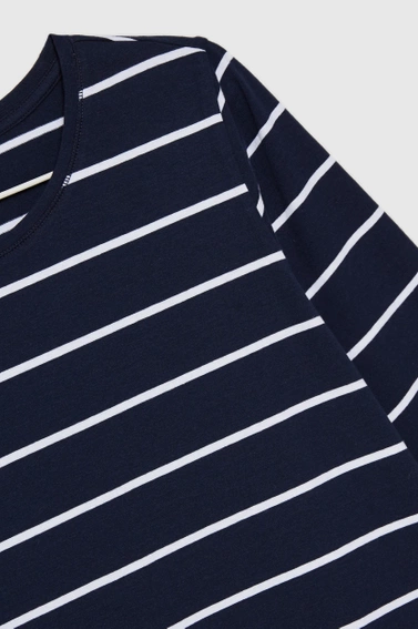 Bluzka w paski o prostym fasonie granatowa