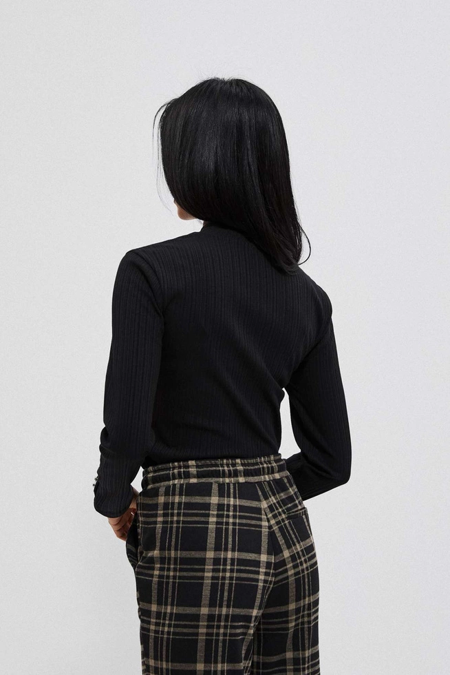 Bluzka z prążkowanej dzianiny z półgolfem czarna