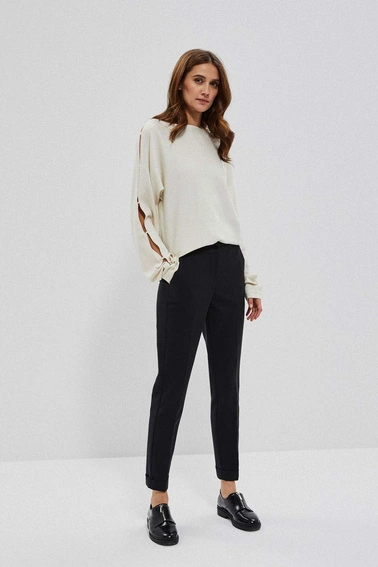 Sweter z ozdobnymi rękawami