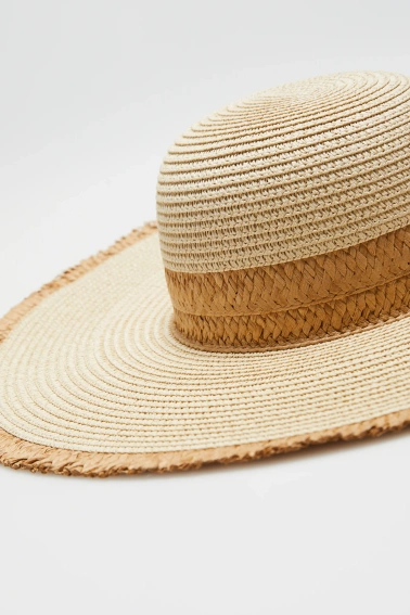 Plażowy kapelusz beżowy