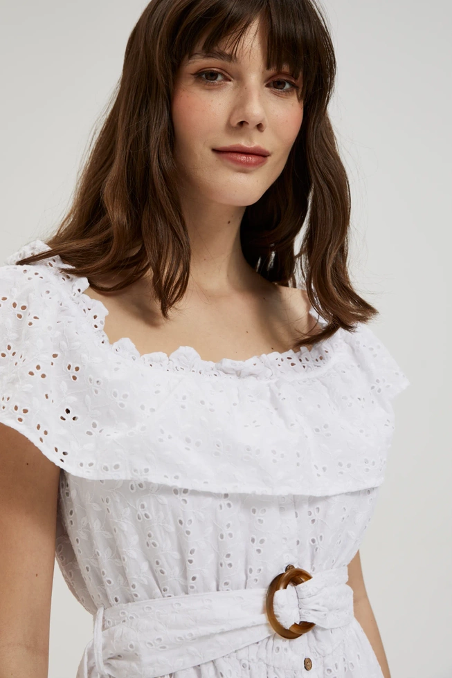 Letnia sukienka midi z paskiem biała