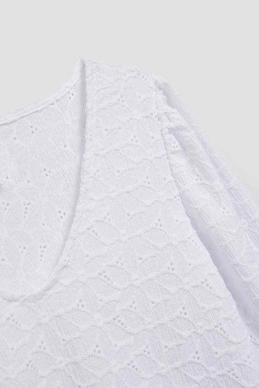 Ażurowa bluzka z dekoltem w serek