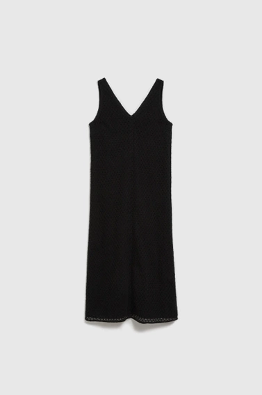 Ażurowa sukienka z dekoltem w serek czarna