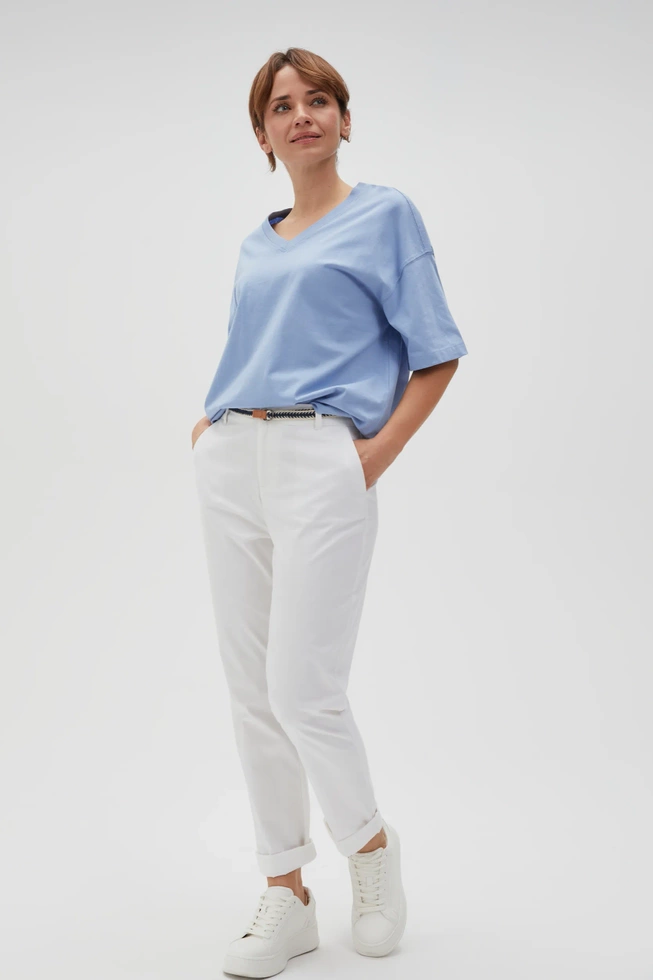 Luźny t-shirt z dekoltem w serek niebieski