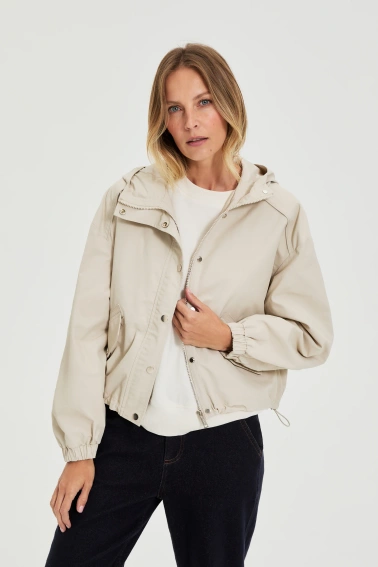 Kurtka z kapturem beżowa 