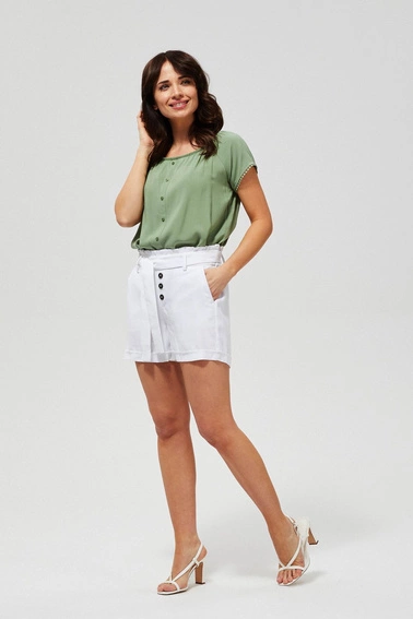 Białe spodenki z wiązaniem