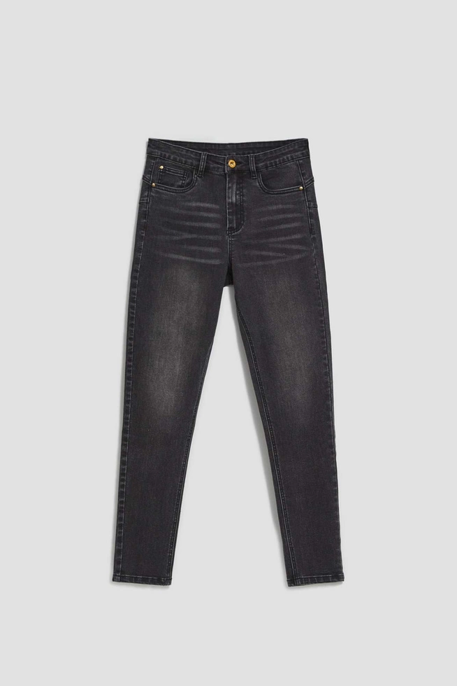 Spodnie rurki z przetarciami