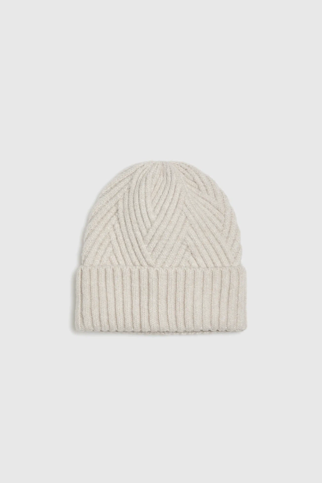 Ciepła czapka z dodatkiem wełny beżowa