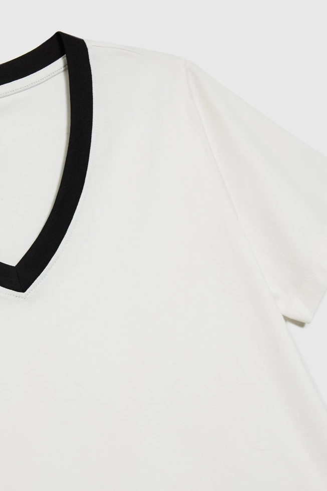 Bluzka z dekoltem w serek biała