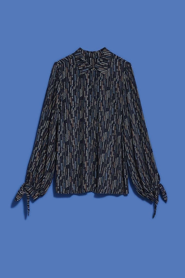 Koszula w geometryczne wzory