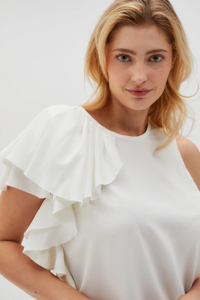 Koszula z falbaną biała