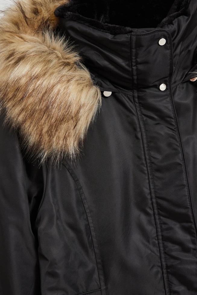 Zimowa kurtka z futrzanym kapturem czarna