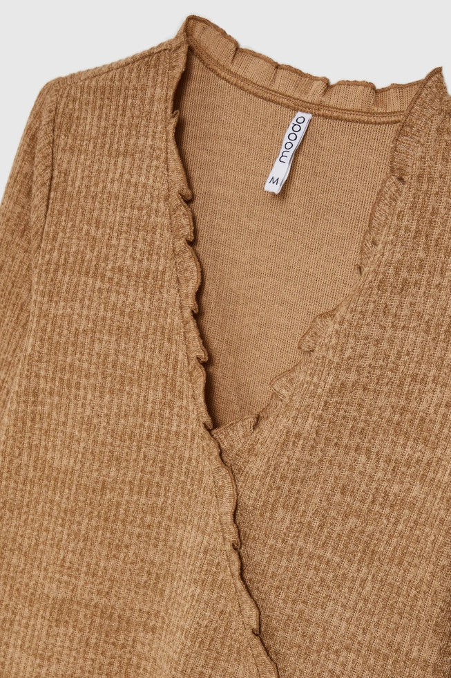 Prążkowana bluzka z dekoltem w serek beżowa