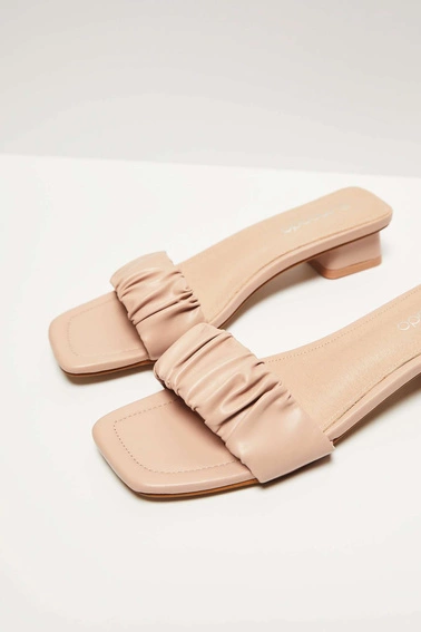 Klapki ze skóry ekologicznej malinowe