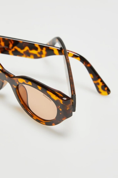 Okulary z grubymi oprawkami brązowe