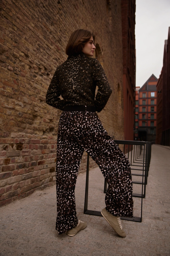 Wiskozowe spodnie z paskiem brązowe