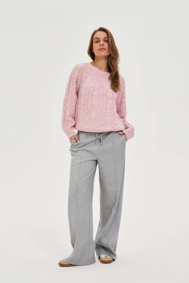 Sweter z ozdobnym splotem różowy