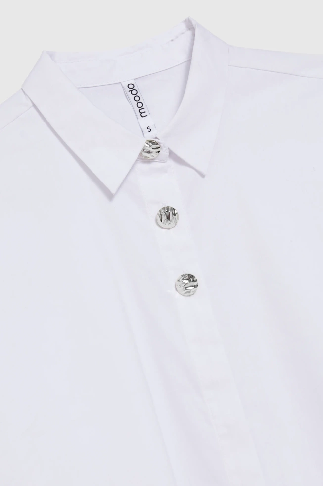 Koszula z ozdobnymi guzikami biała