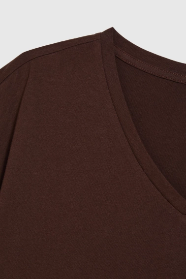 Bawełniany t-shirt z dekoltem w serek brązowy