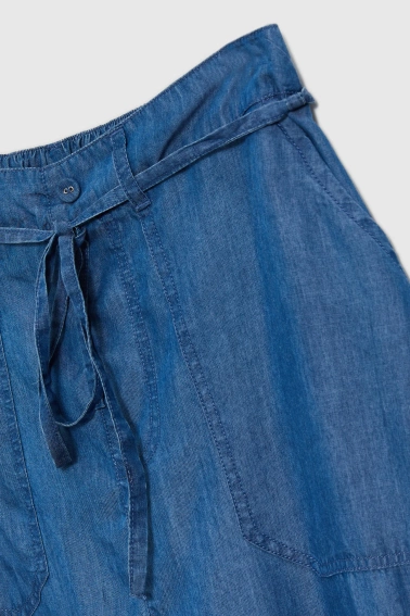 Gładka spódnica z kieszeniami niebieska