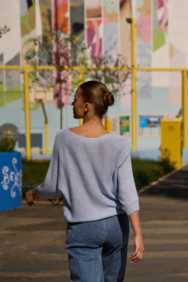 Cienki sweter błękitny