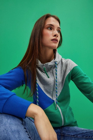 Bluza z kapturem zielona