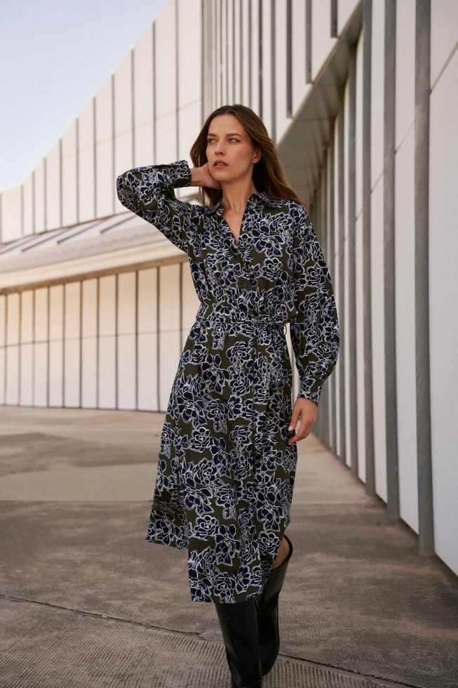 Szmizjerka z wzorem kwiatów oliwkowa