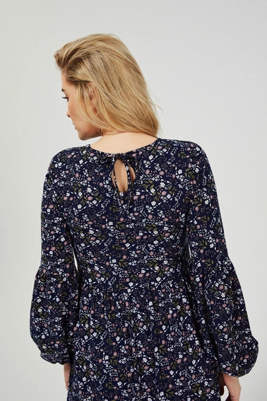 Rozkloszowana sukienka z nadrukiem granatowa