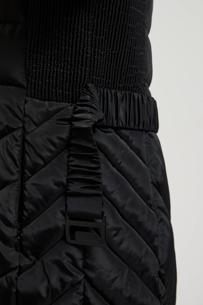 Pikowana kurtka z paskiem czarna