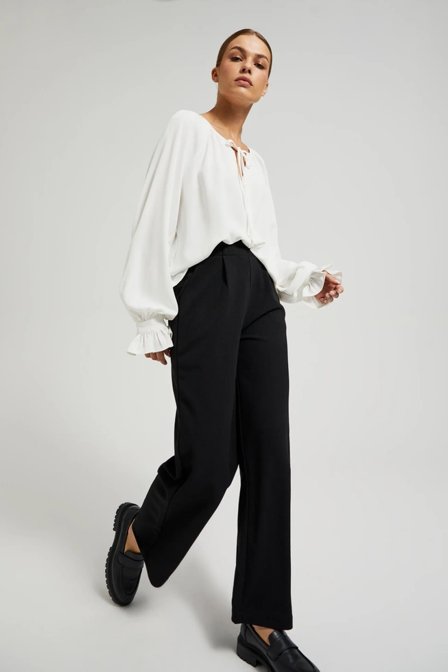 Eleganckie spodnie z szerokimi nogawkami i guzikami czarne