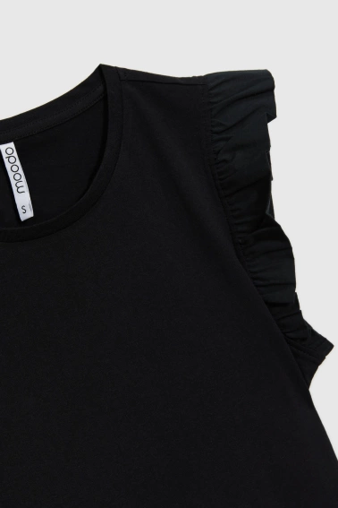 Bluzka z falbankami na ramionach czarna